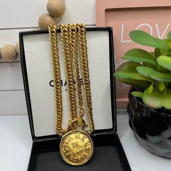 CHANEL Vintage '31 Rue Cambon Medallion 24K Pendant Necklace - Picture 7 of 8